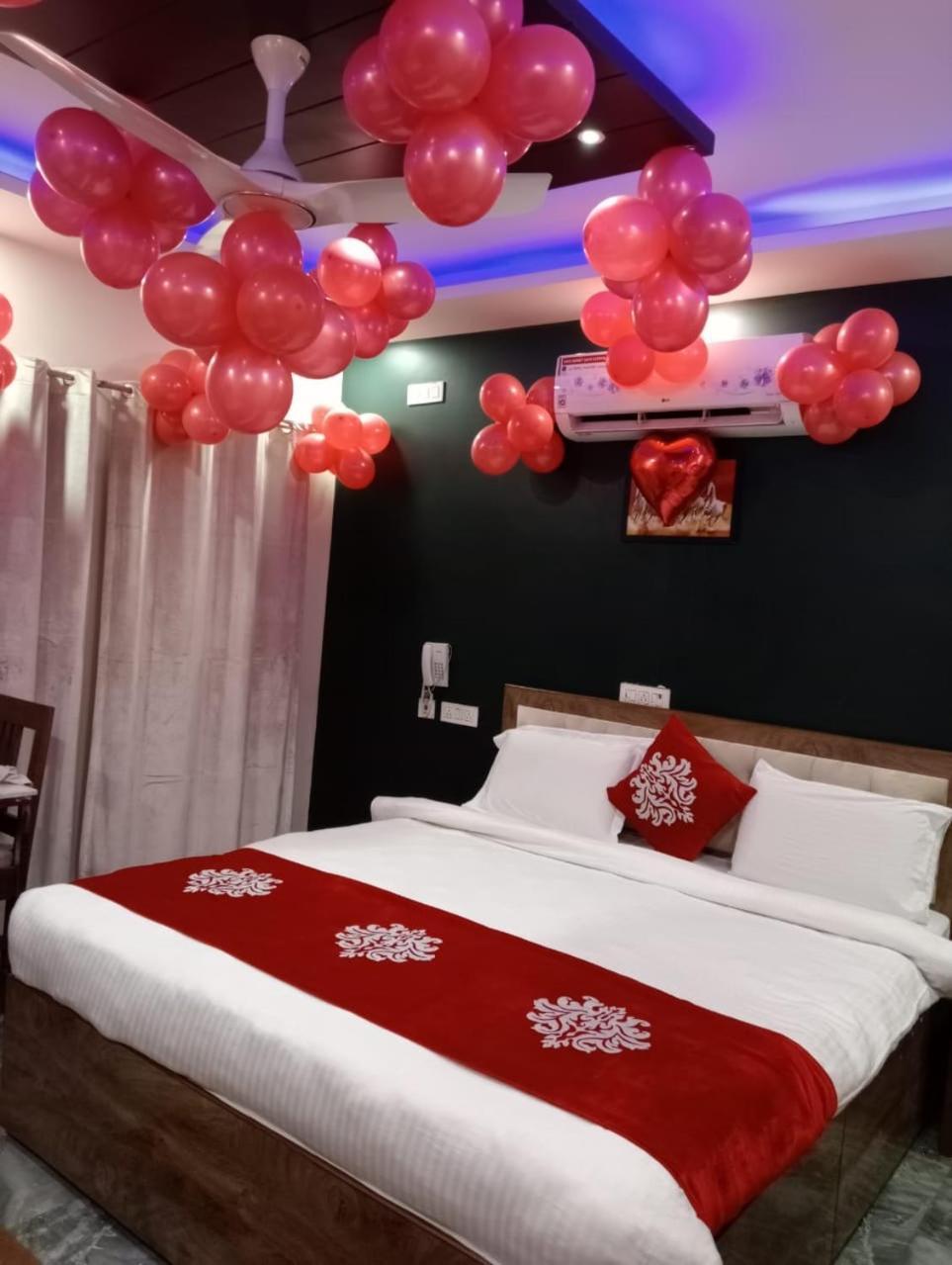 The Swiss Residency Hotel Greater Noida Buitenkant foto
