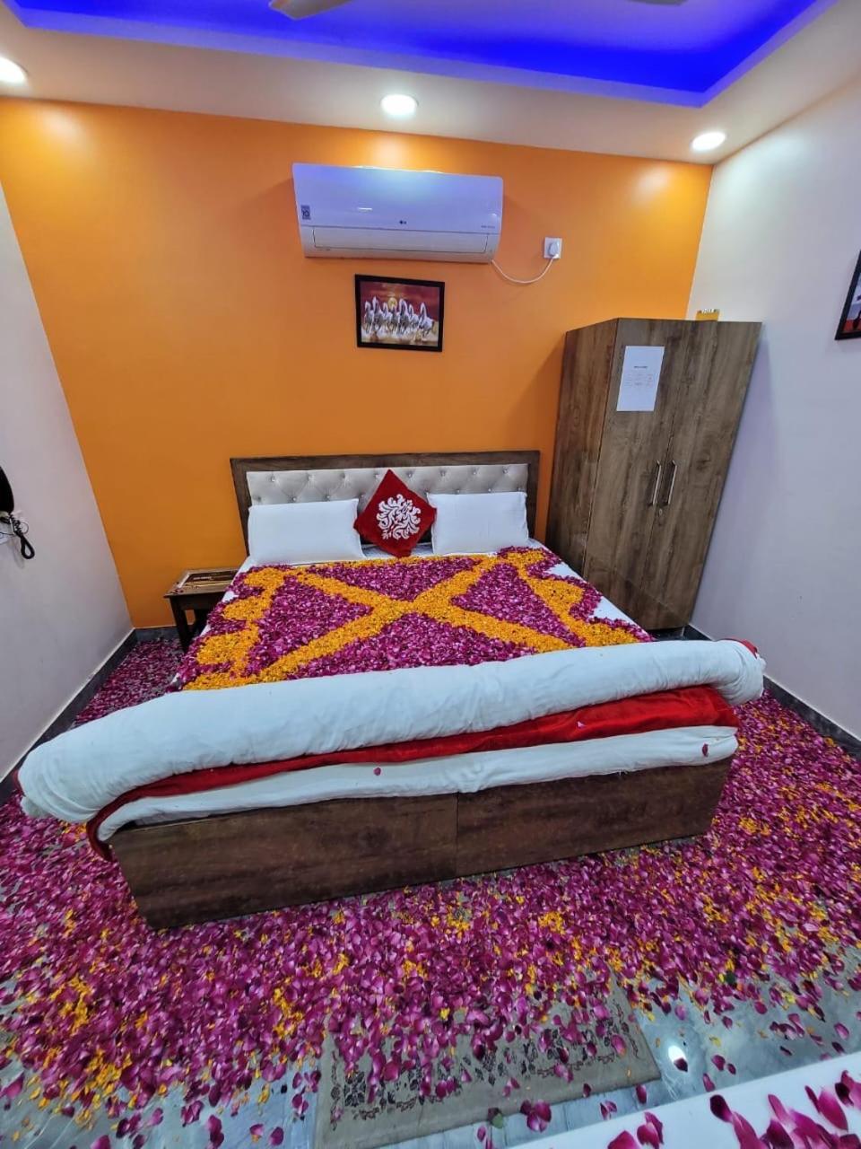 The Swiss Residency Hotel Greater Noida Buitenkant foto